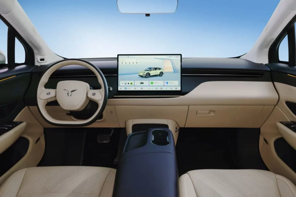 Hongqi EHS5 Cockpit