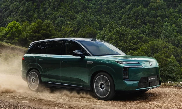 Denza N8L: Neues PHEV-Flaggschiff mit 430 km E-Reichweite, 728-kW-Flash-Laden und God’s Eye 5.0 gestartet