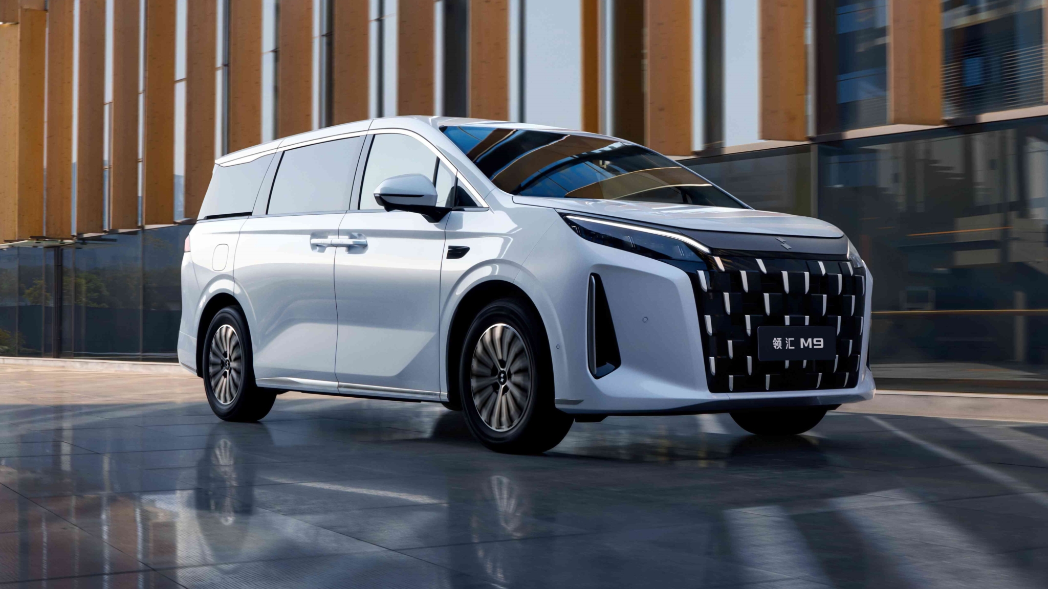 BYD Linghui M9 2026 – 7-Sitzer Plug-in-Hybrid-Van mit Massagesitzen und 1.105 km Gesamtreichweite