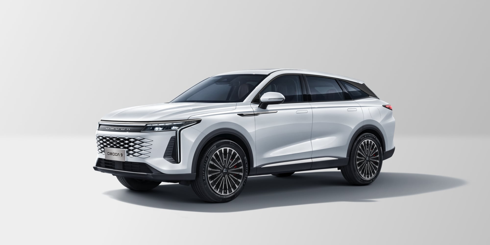 Omoda 9 Plug-in-Hybrid-SUV in Frontansicht, chinesisches Premium-SUV für den deutschen Markt