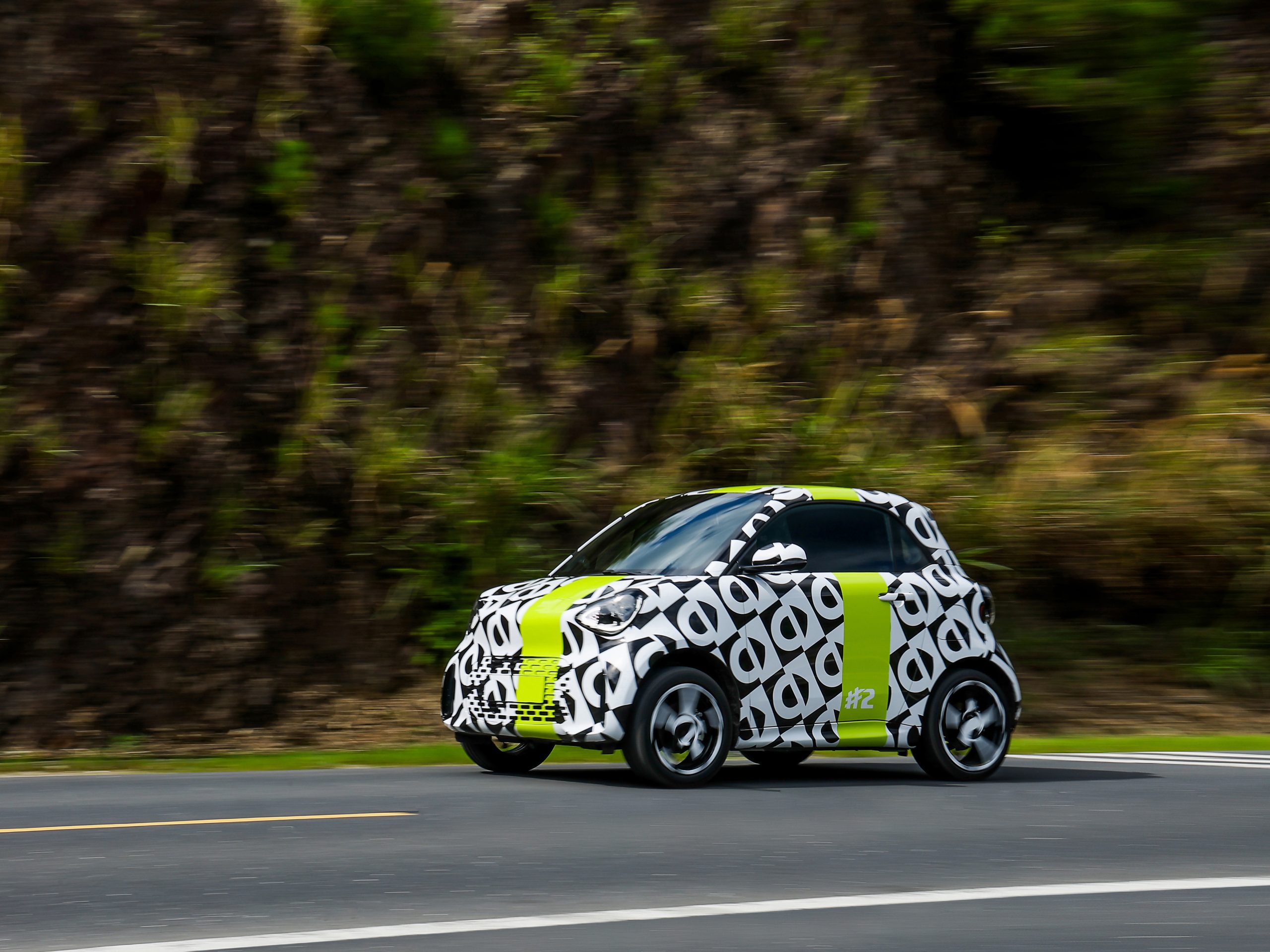 smart #2 2026 – getarnter Serien-Prototyp des elektrischen Zweisitzers vor der Weltpremiere in Paris