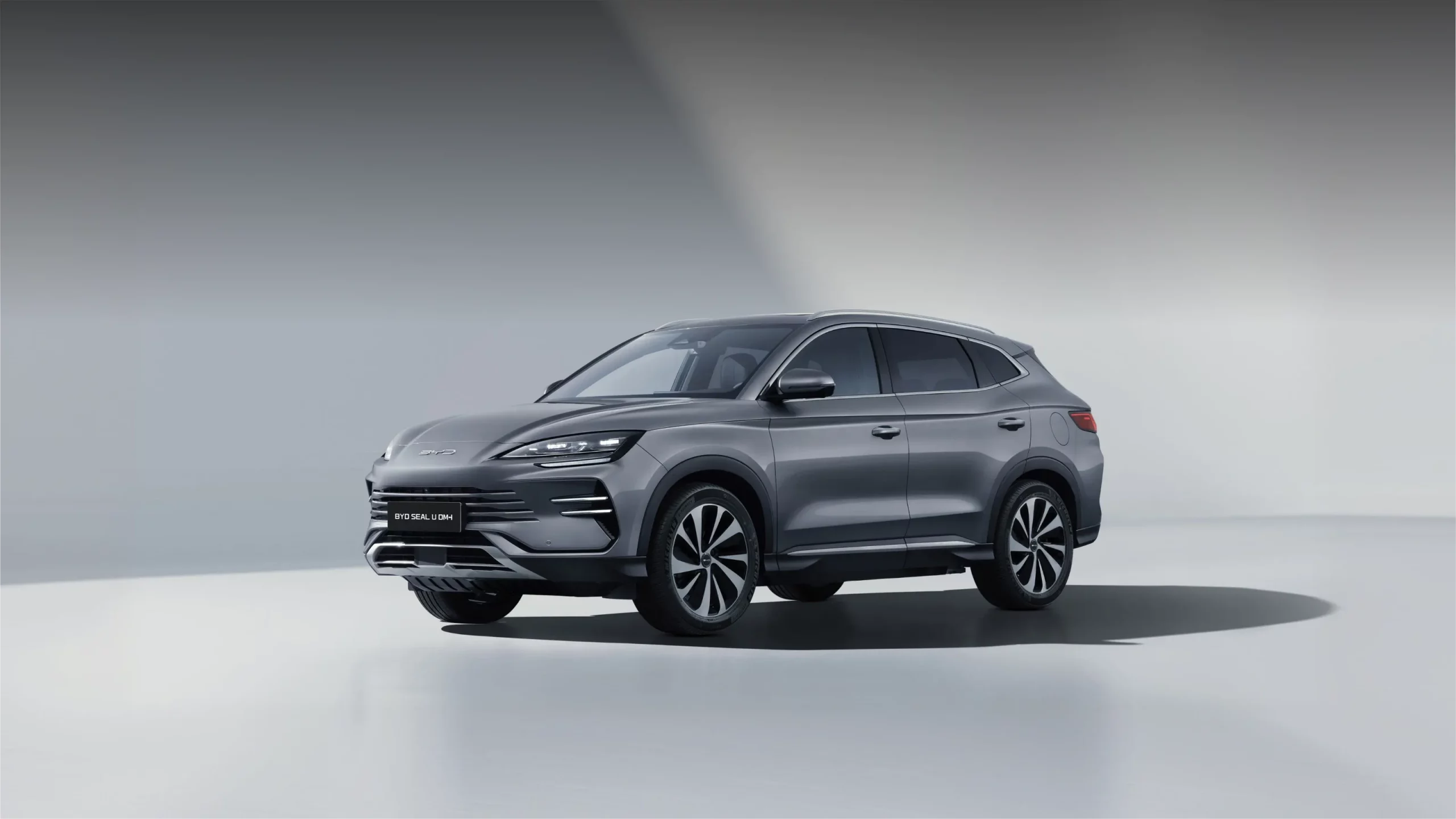 BYD Seal U DM-i in Seitenansicht – im Juli 2026 meistverkaufter Plug-in-Hybrid in Deutschland