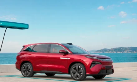 BYD Atto 8: Siebensitzer lädt in 9 Minuten auf 97 Prozent