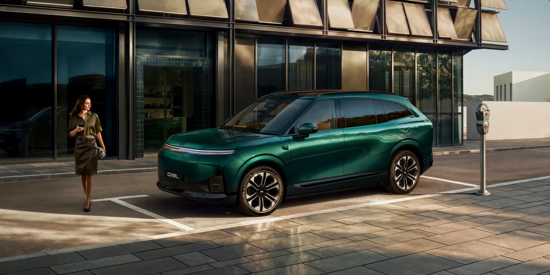 Xpeng G9L in Waving Green